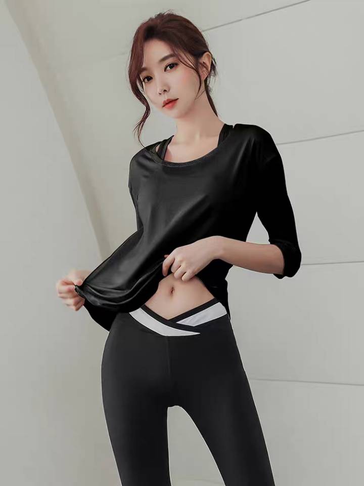 黑色衣服，黑色紧身裤美女图片