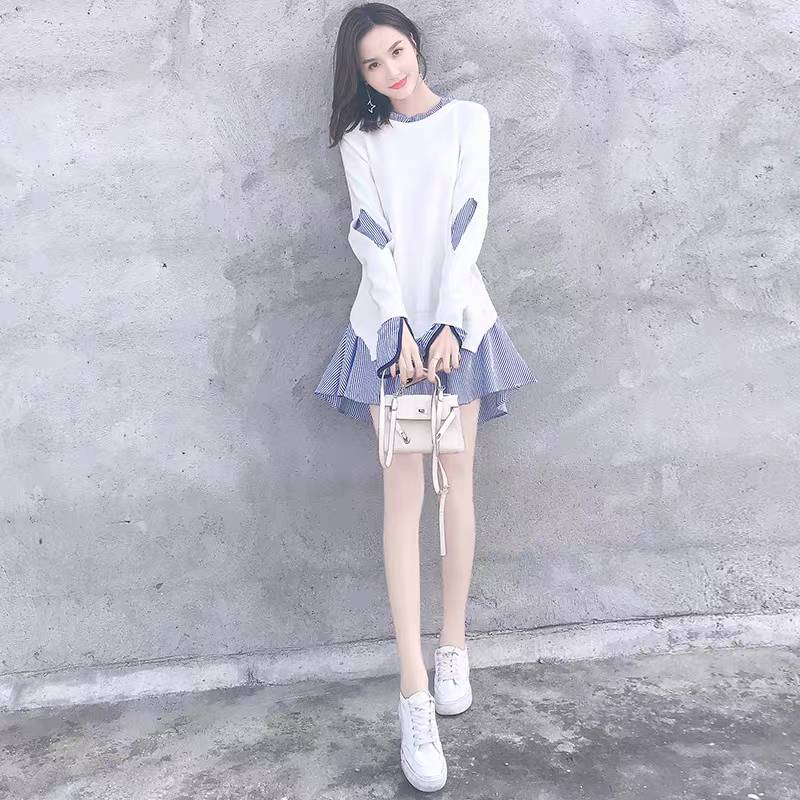 黑/白上衣搭配超短裙尽显长腿气质