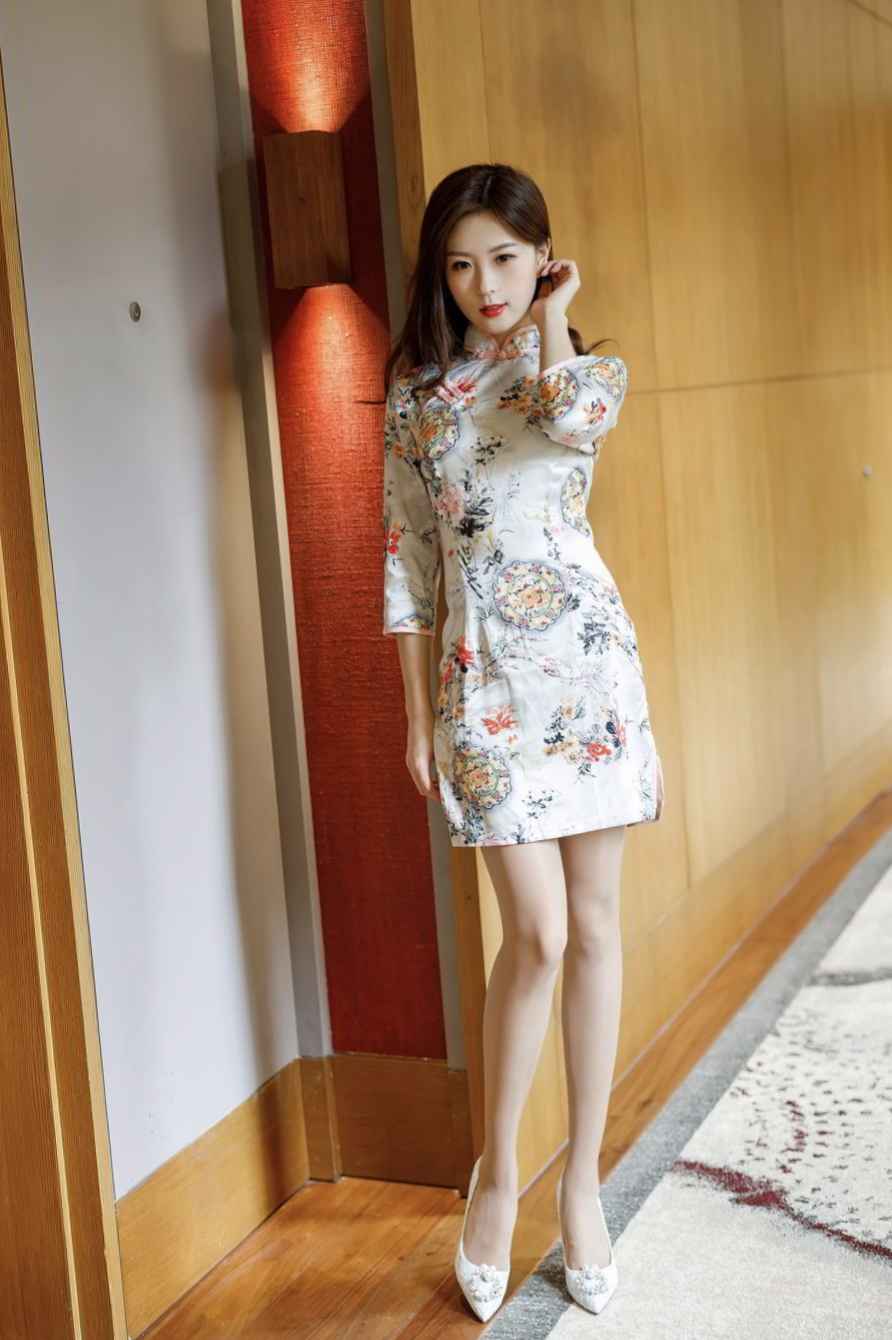 丝袜旗袍美足