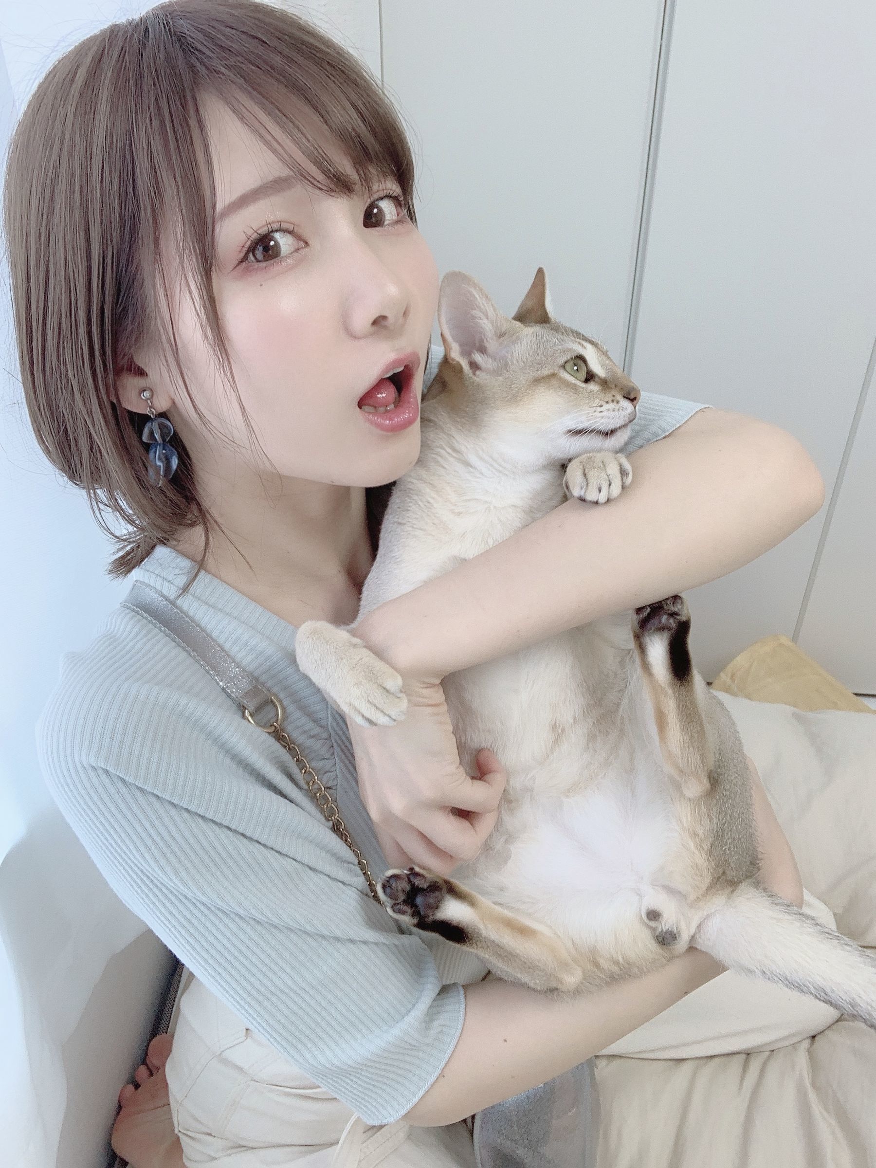 日本甜美COSERけんけん[fantia]  ショート丈スウェット×スポブラ