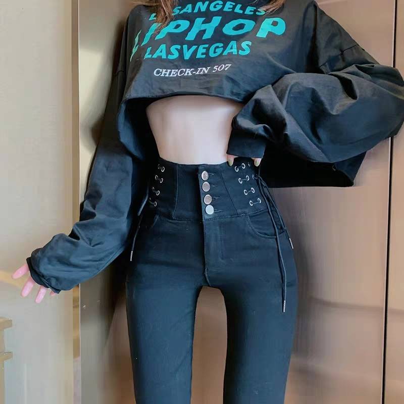 黑色衣服，黑色牛仔裤瘦腰美女壁纸